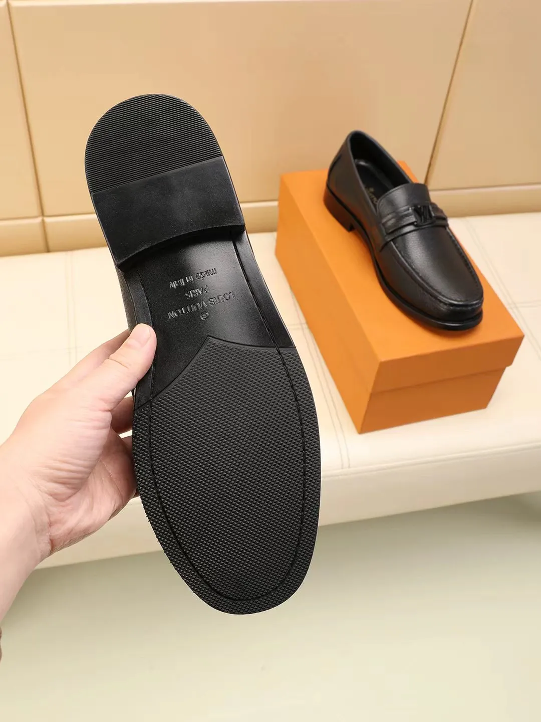 Men's shoes 440 💰 Louis Vuitton LV ® 🆕 model 🔛Full shoe counter, first layer cowhide, 🐂leather lined casual shoes for men, super soft outsole, essential for driving. Synchronized with the counter, original first layer cowhide, completely 1:1 mold customization🌹top version, color optional! Number: 39-44 (customized at 38.45.46)